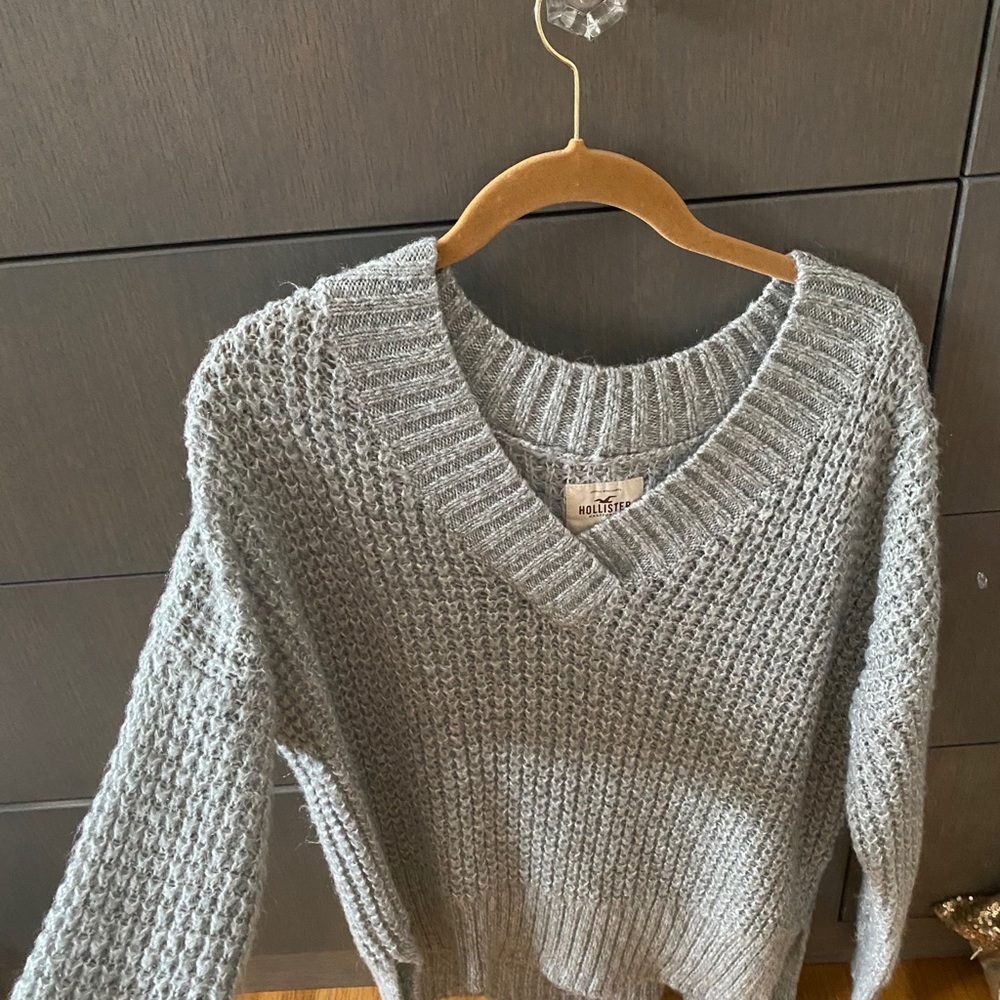 Grey knit sweater from hollister!!